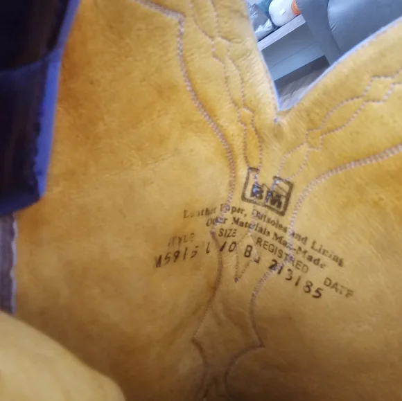 Elegant Purple Heeled Boots - Picture 2 of 7